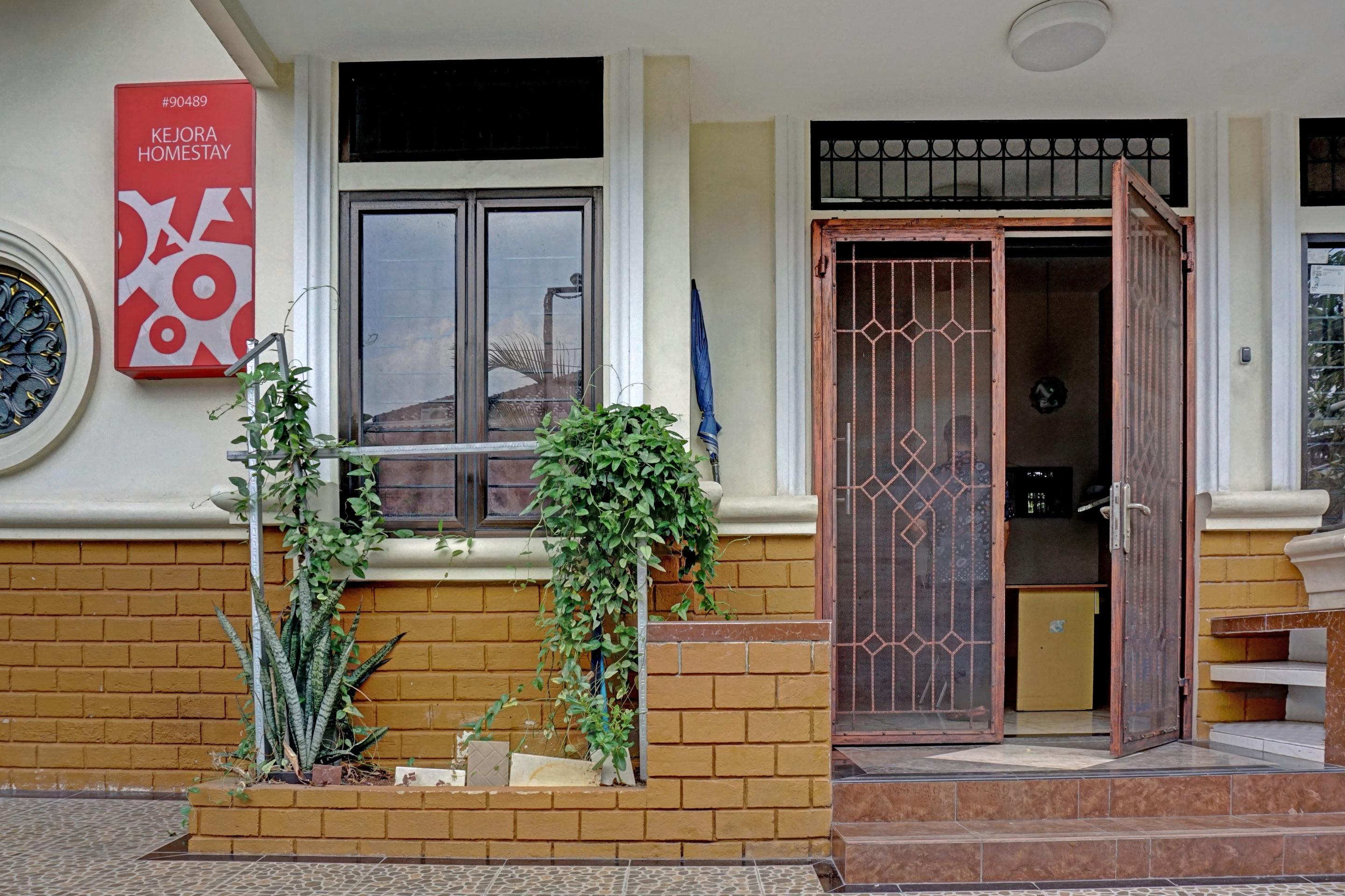 Oyo 90489 Kejora Homestay จาการ์ตา ภายนอก รูปภาพ